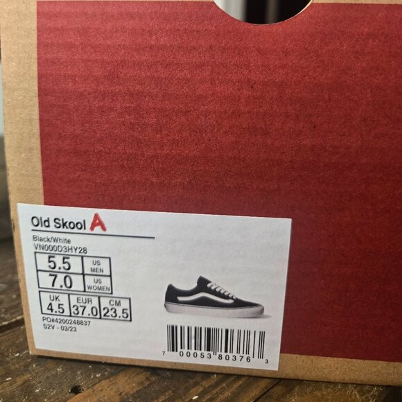 Women's vans sneaker size 7, men's size 5.5 - Picture 5 of 5